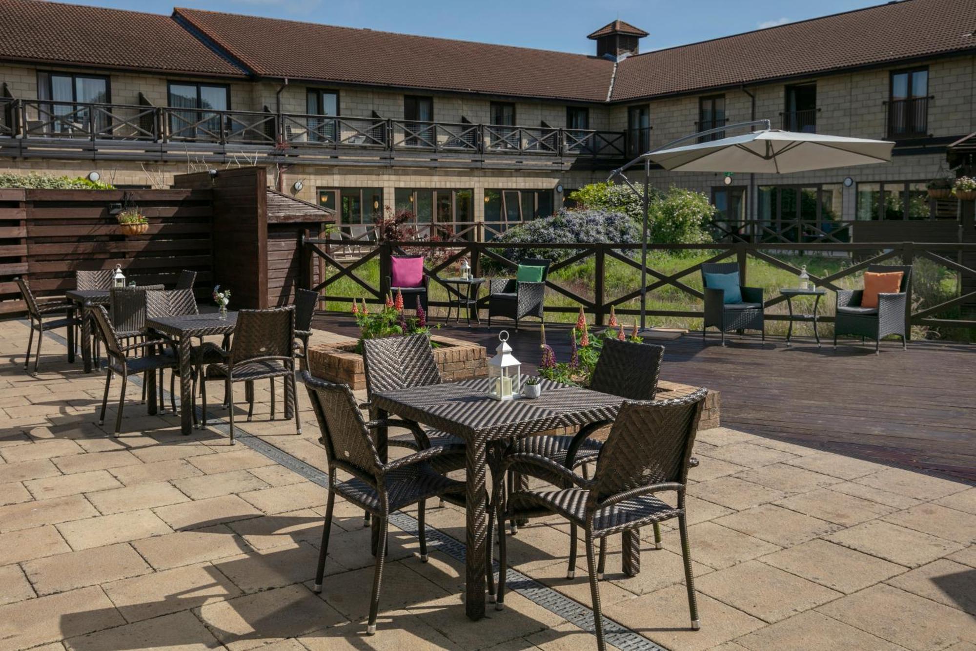 Hampshire Court Hotel & Spa Basingstoke Exterior photo