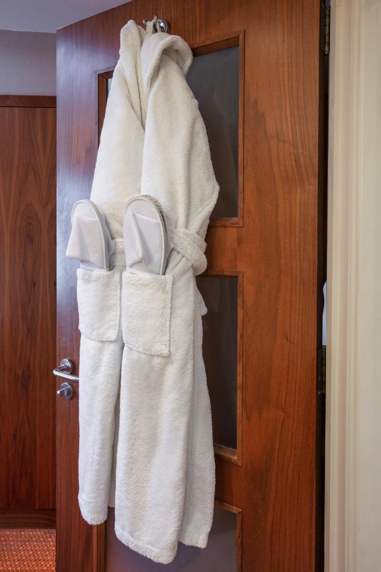 Hampshire Court Hotel & Spa Basingstoke Room photo
