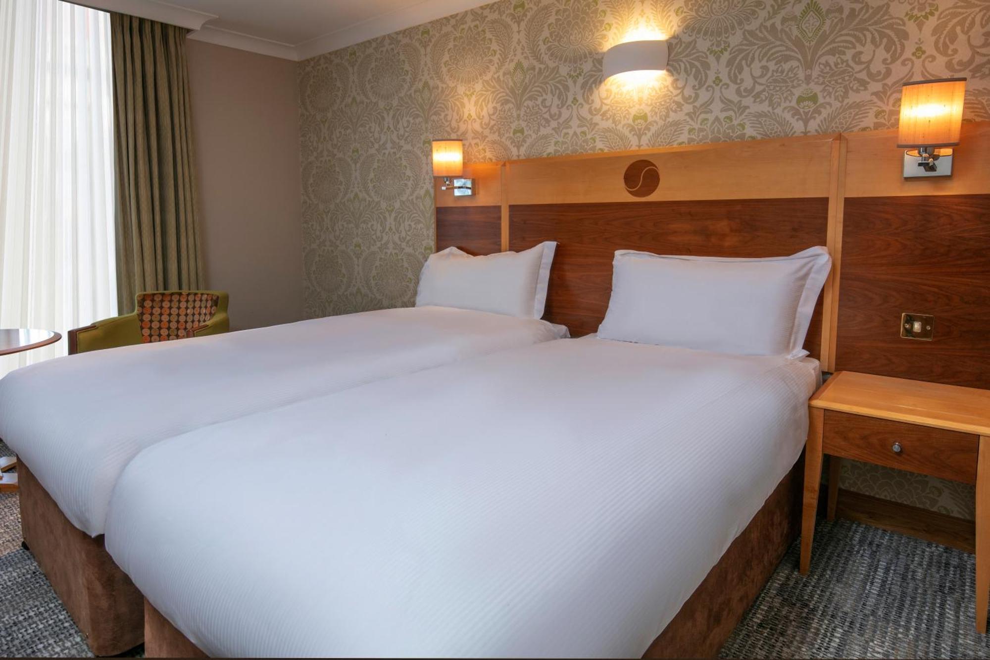 Hampshire Court Hotel & Spa Basingstoke Room photo