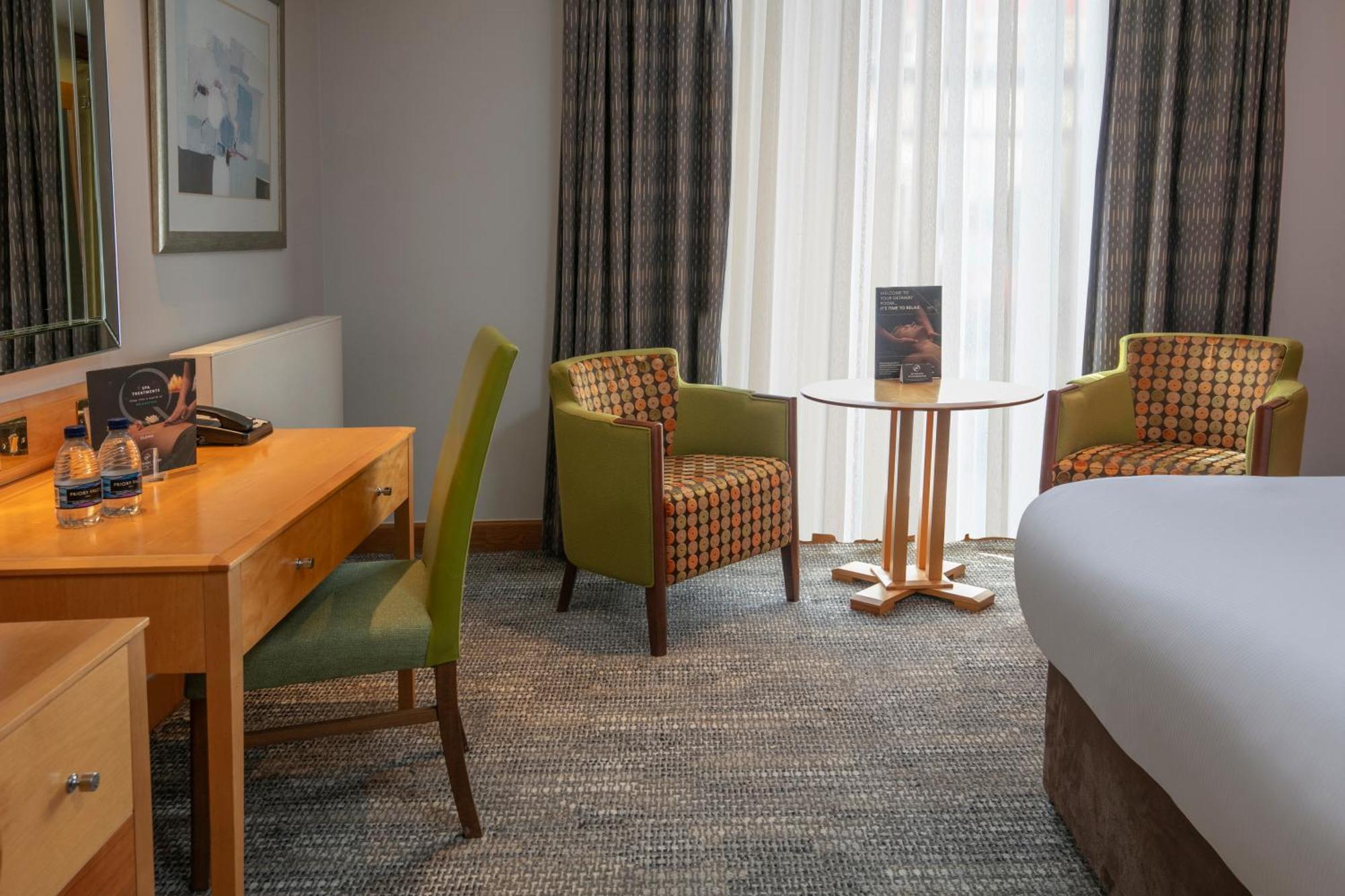 Hampshire Court Hotel & Spa Basingstoke Room photo
