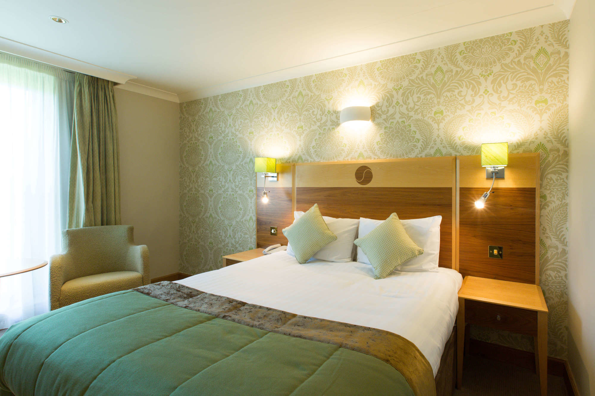 Hampshire Court Hotel & Spa Basingstoke Exterior photo